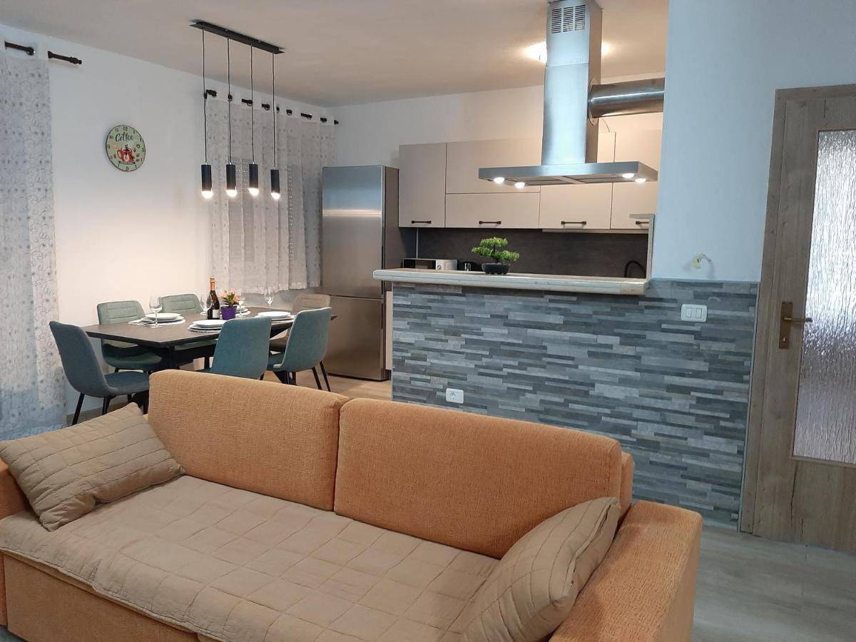 Apartma Kanal エクステリア 写真